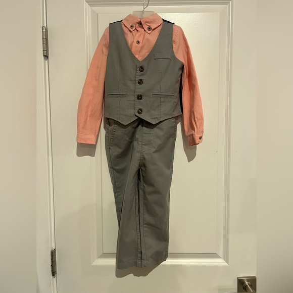 Stylish Gray and Pink Kids Vest Set - Picture 2 of 3